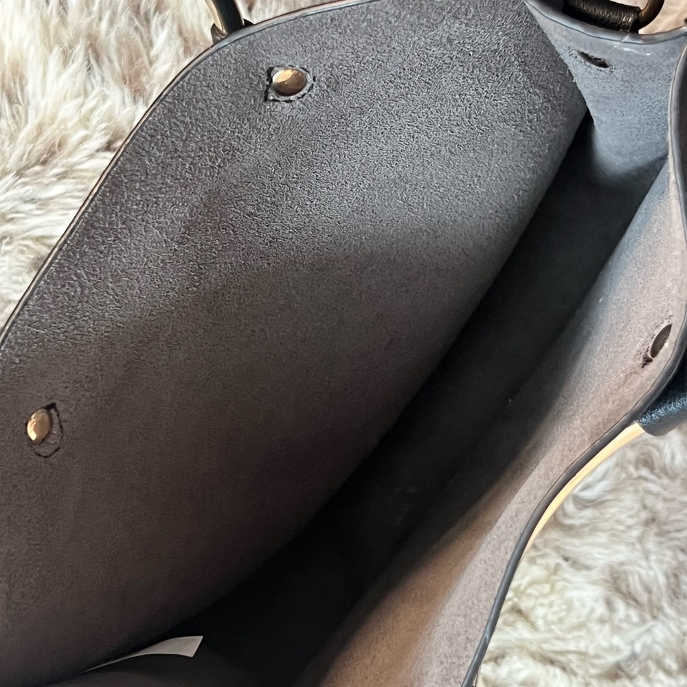 Elegant Black Handbag with Gold Accents - Picture 2 of 2